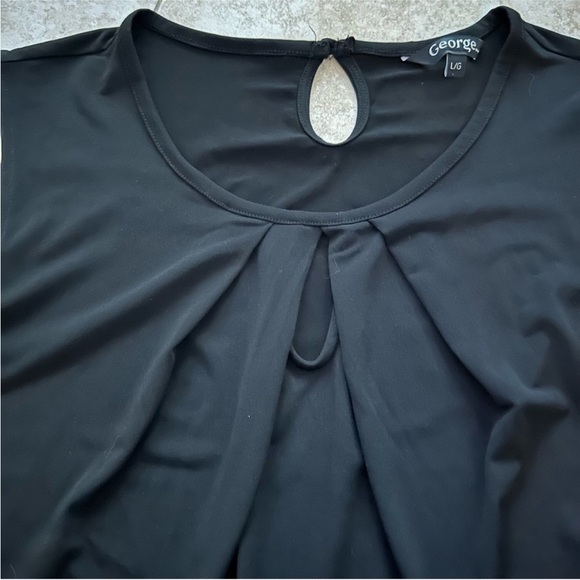 Keyhole top - Picture 3 of 3